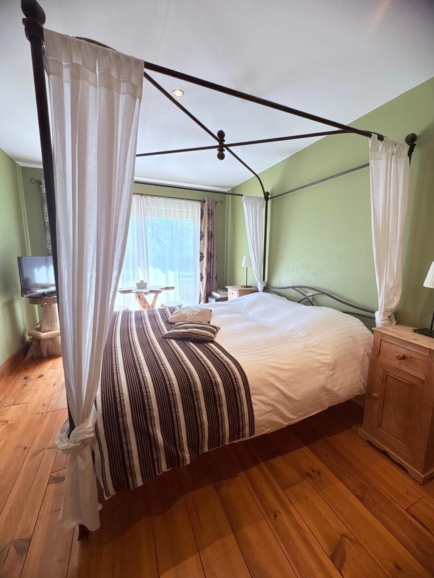 Comme A La Ferme Bed & Breakfast Дюрби Екстериор снимка
